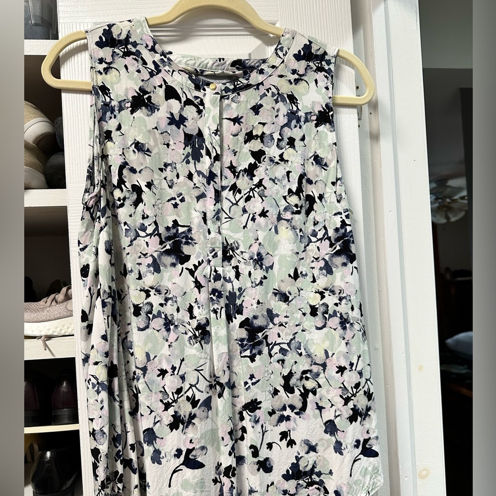Liz Claiborne, L, top